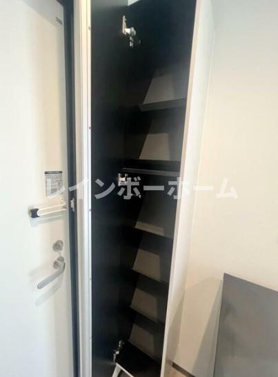 Claudia Senjuの玄関