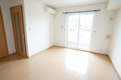 【居間・リビング】 | グレイスフルレジデンスＢ | ゆったりとした居間です