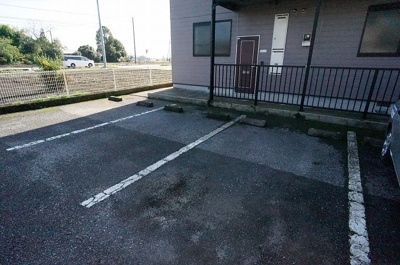 【駐車場】 | シャルマンハイツＢ | 車をお持ちの方に嬉しい駐車場付きの物件です