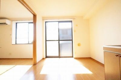 【居間・リビング】 | シャルマンハイツＢ | ゆったり過ごせるリビングです