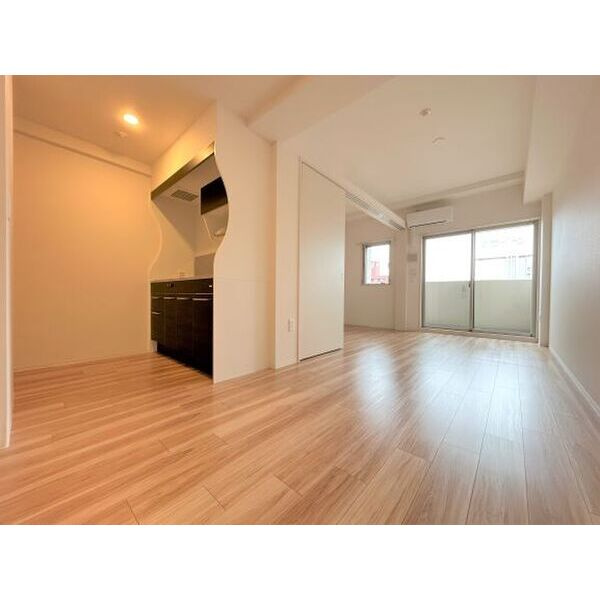 セレニテ西中島アリア弐番館の居間・リビング