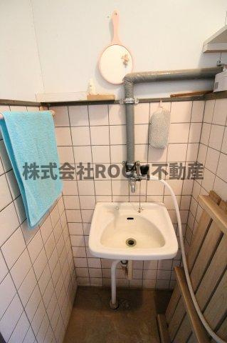 井上郡元倉庫の独立洗面台|独立洗面台で身支度をすべて済ませてしまいましょう