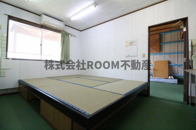 郡元倉庫（事務所付）のキッチン|コンパクトなキッチンで掃除もラクラク
