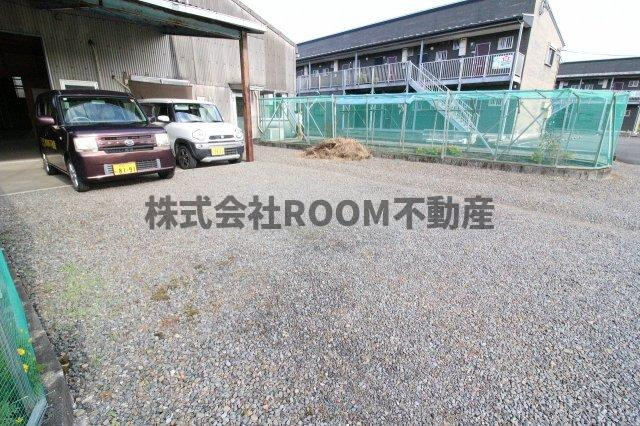 井上郡元倉庫の駐車場|駐車スペースもあります