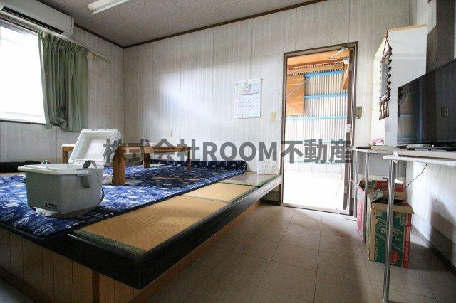 井上郡元倉庫の内装|明るい色調の室内です