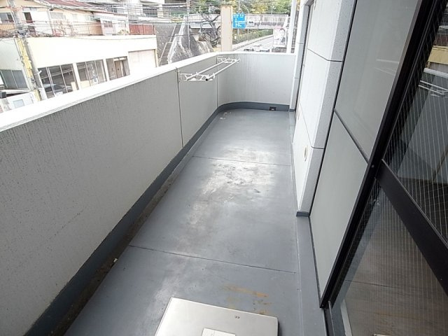 サンライズ明和のバルコニー|日当りの良い広々バルコニー