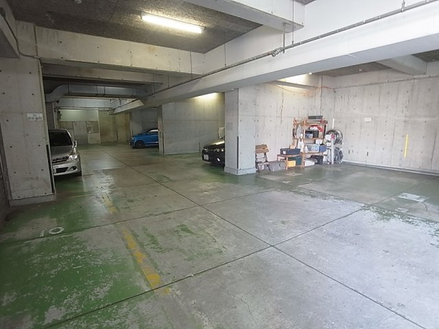 サンライズ明和の駐車場|屋内駐車場も完備