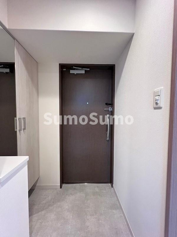 スプランディッド難波キャトルの玄関