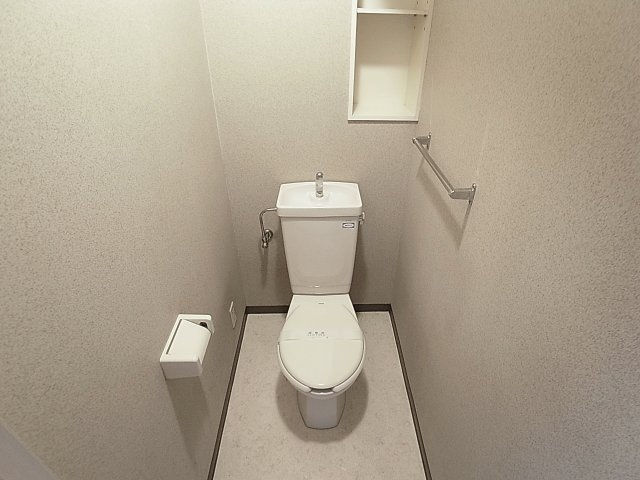 サンライズ明和のトイレ|トイレ収納小物棚が便利