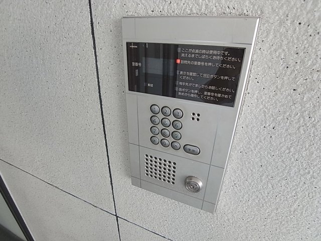 サンライズ明和のセキュリティ|オートロック完備のエントランス