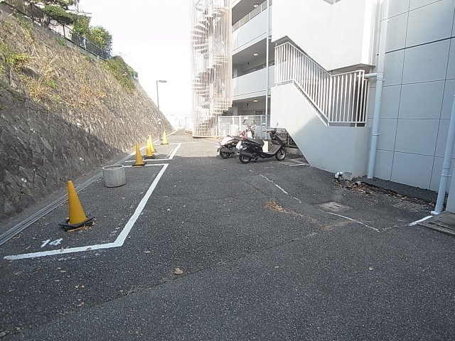 サンライズ明和のその他共用部分|敷地内に駐輪出来るスペース有ります
