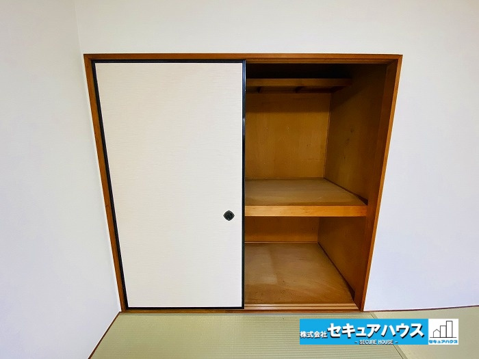 【今からご案内可能】知多市梅が丘2丁目　中古住宅の和室|【和室】
◆押入付きの為来客時の布団など収納しておくことができます。