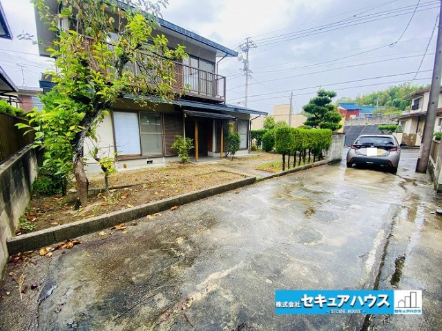 【今からご案内可能】知多市梅が丘2丁目　中古住宅の駐車場|【駐車場】
◆駐車3台可能です♪