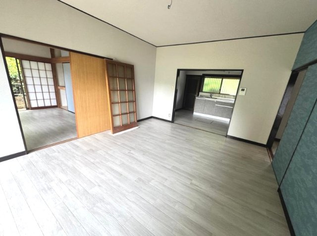 長生郡白子町南日当　中古戸建の居間・リビング|内外装リフォーム済み令和8年6月  3LDK平屋 システムキッチン新品