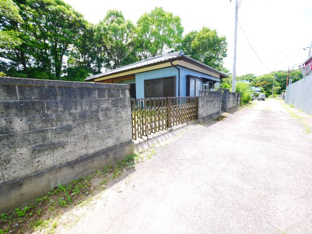 長生郡白子町南日当　中古戸建の前面道路含む現地写真|内外装リフォーム済み令和8年6月  3LDK平屋 システムキッチン新品