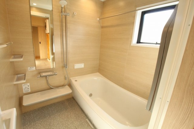 香美市土佐山田町旭町　中古戸建　【未入居物件】　モデルハウスの浴室