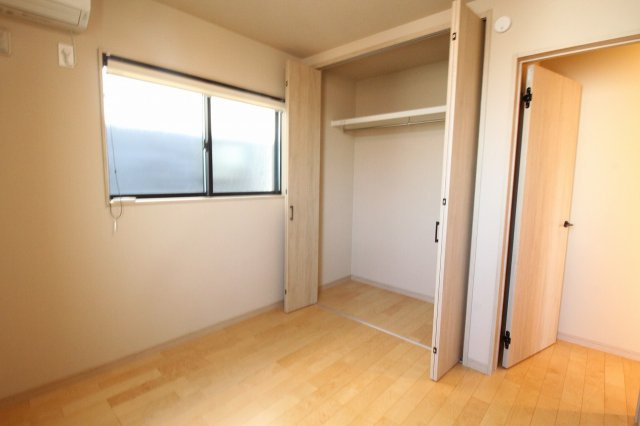 香美市土佐山田町旭町　中古戸建　【未入居物件】　モデルハウスの収納|2Ｆ　北東の部屋　4.5帖