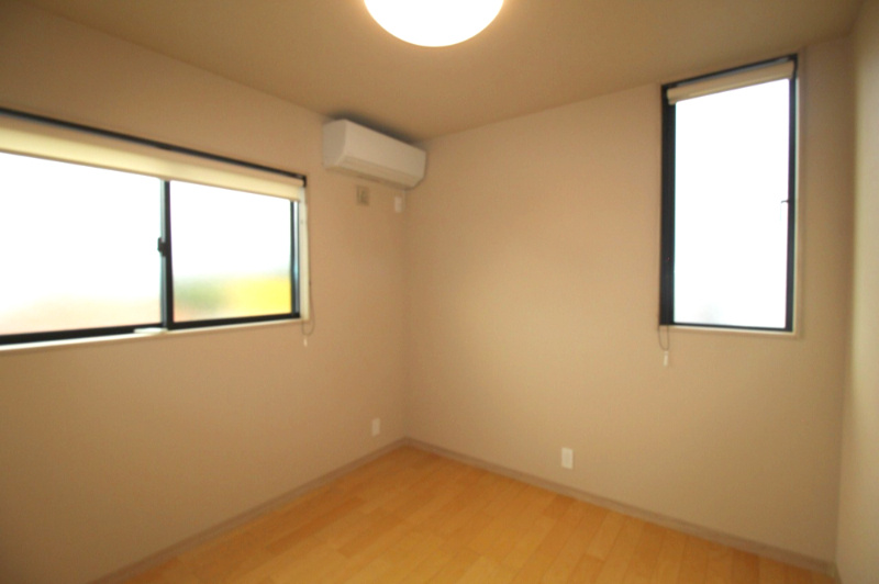 香美市土佐山田町旭町　中古戸建　【未入居物件】　モデルハウスの洋室|2Ｆ　北西の部屋　4.5帖
