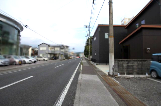 香美市土佐山田町旭町　中古戸建　【未入居物件】　モデルハウスの前面道路含む現地写真