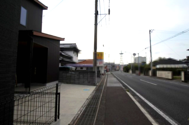 香美市土佐山田町旭町　中古戸建　【未入居物件】　モデルハウスの前面道路含む現地写真