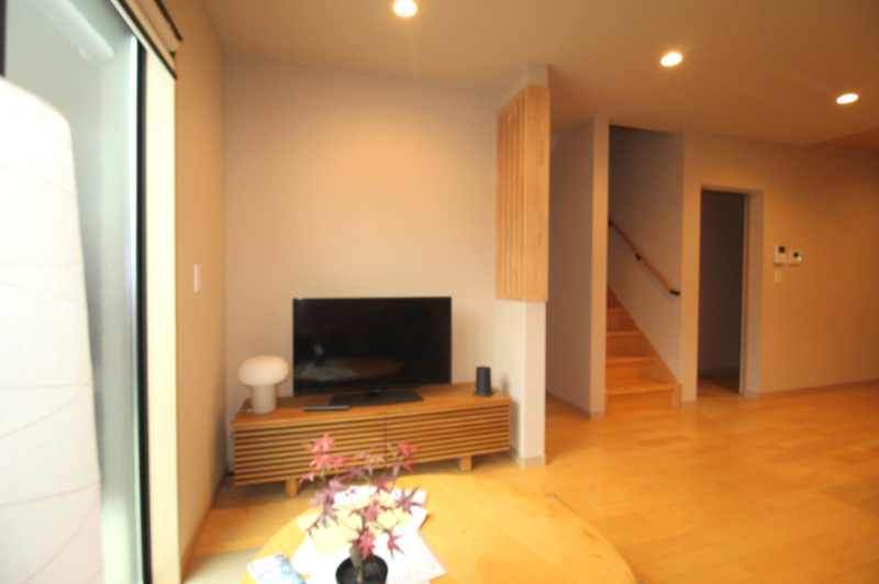 香美市土佐山田町旭町　中古戸建　【未入居物件】　モデルハウスの居間・リビング|ＬＤＫ　15.5帖