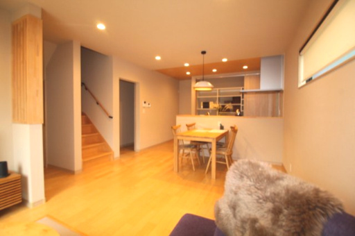 香美市土佐山田町旭町　中古戸建　【未入居物件】　モデルハウスの居間・リビング|ＬＤＫ　15.5帖