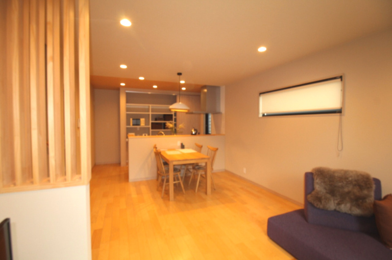 香美市土佐山田町旭町　中古戸建　【未入居物件】　モデルハウスの居間・リビング|ＬＤＫ　15.5帖