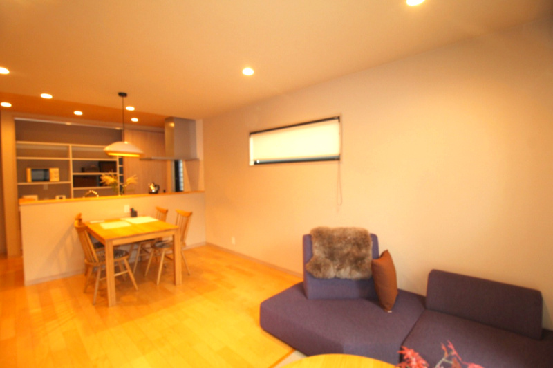 香美市土佐山田町旭町　中古戸建　【未入居物件】　モデルハウスの居間・リビング|ＬＤＫ　15.5帖