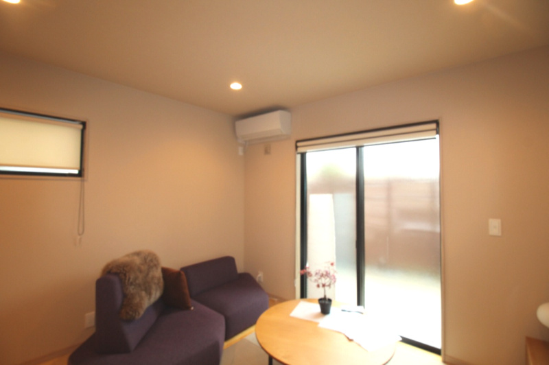 香美市土佐山田町旭町　中古戸建　【未入居物件】　モデルハウスの居間・リビング