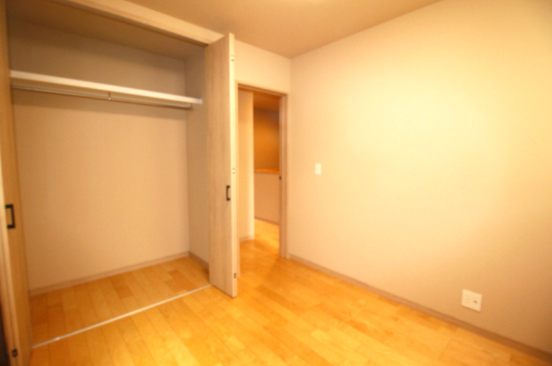 香美市土佐山田町旭町　中古戸建　【未入居物件】　モデルハウスの収納|2Ｆ　北東の部屋　4.5帖