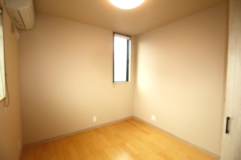香美市土佐山田町旭町　中古戸建　【未入居物件】　モデルハウスの洋室|2Ｆ　北西の部屋　4.5帖