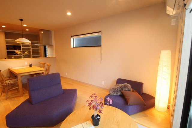 香美市土佐山田町旭町　中古戸建　【未入居物件】　モデルハウスの居間・リビング|ＬＤＫ　15.5帖