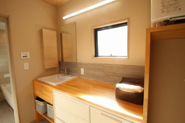 香美市土佐山田町旭町　中古戸建　【未入居物件】　モデルハウスの脱衣所