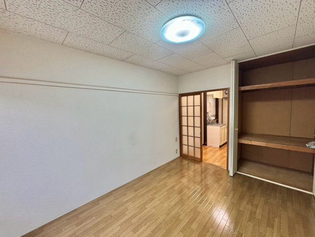 サンシティ土山の洋室