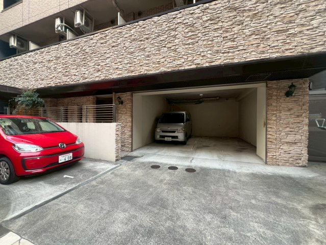 エステムコート神戸・ハーバーランド前の駐車場