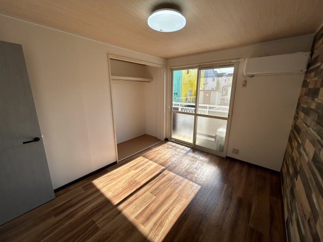 トゥインクル吉田C棟の洋室|ゆったりした洋室です