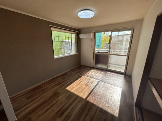 トゥインクル吉田C棟の洋室|明るい洋室です