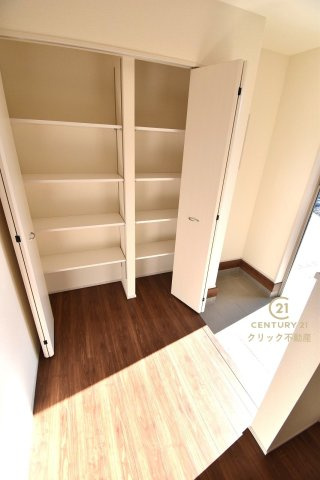 リーブルガーデン  水戸内原町　第12　1の玄関|たっぷり入る玄関収納です！扉の中は可動棚ですので、用途に合わせて高さを自由に変えることができます。