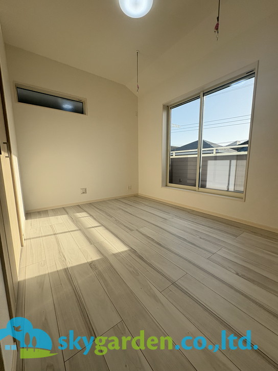 藤沢市鵠沼海岸7丁目　新築戸建　全3棟2号棟の寝室|落ち着いた色調の寝室です