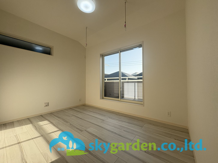 藤沢市鵠沼海岸7丁目　新築戸建　全3棟2号棟の寝室|落ち着いた色調の寝室です