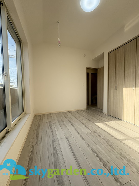 藤沢市鵠沼海岸7丁目　新築戸建　全3棟2号棟の寝室|落ち着いて過ごせるお部屋なので、寝室にいかがでしょうか