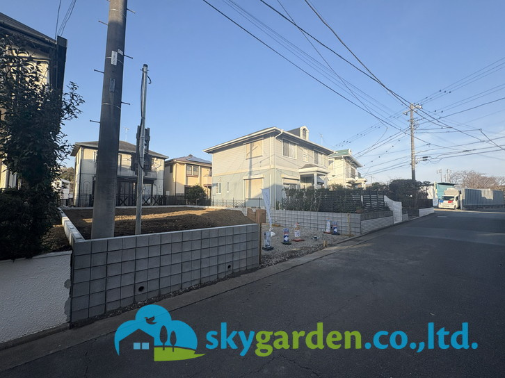 藤沢市鵠沼海岸7丁目　新築戸建　全3棟2号棟の前面道路含む現地写真|前面道路含む現地写真です