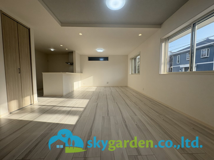 藤沢市鵠沼海岸7丁目　新築戸建　全3棟2号棟の居間・リビング