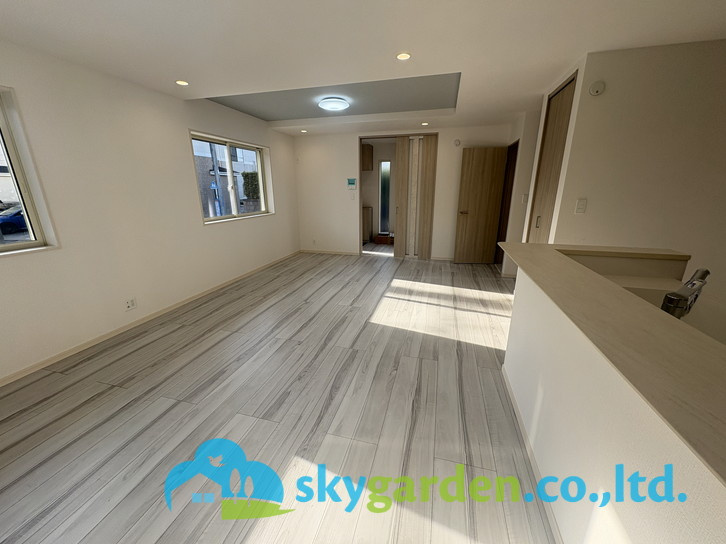 藤沢市鵠沼海岸7丁目　新築戸建　全3棟2号棟の居間・リビング