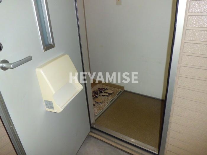 ロイヤルガーデン永田 A棟の玄関