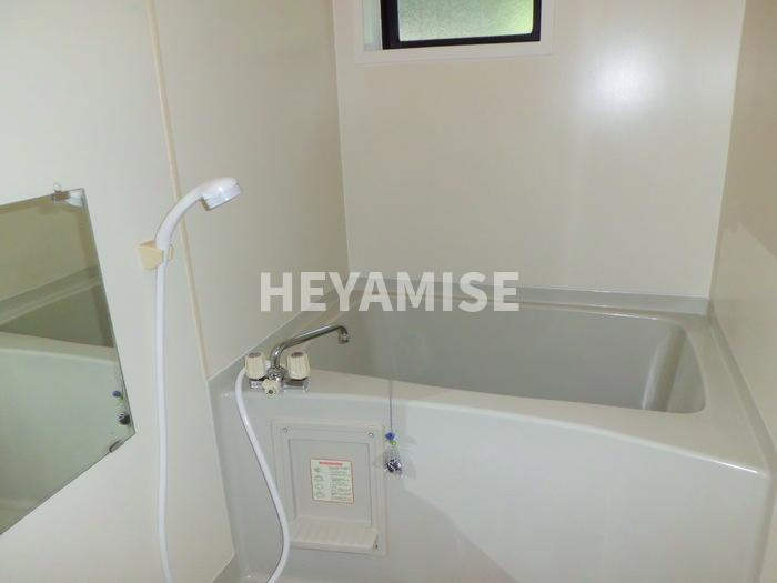 ロイヤルガーデン永田 A棟の浴室