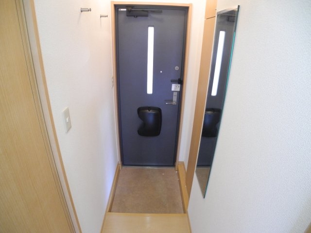 ロイヤルシティ富の原の玄関|※室内画像は別号室のもの