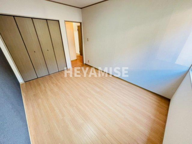 コンフォートたらみA棟の洋室