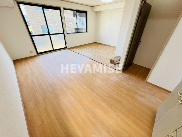 コンフォートたらみA棟の居間・リビング