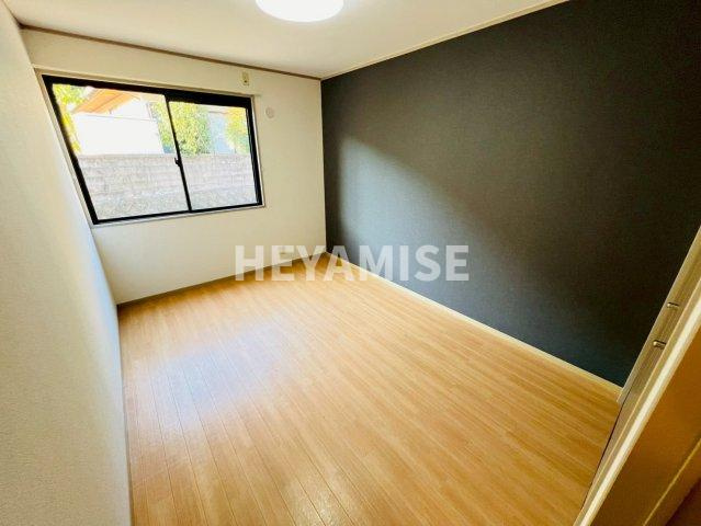 コンフォートたらみA棟の洋室